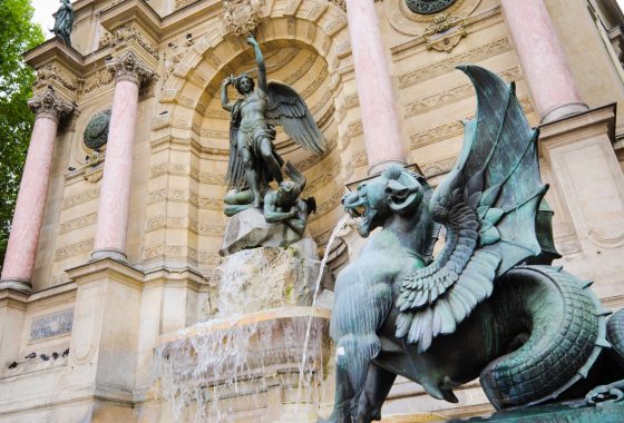 fountain-saintmichel-in-paris-france-picture-id186812125
